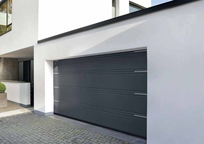 Funkcjonalny garaż, cz. III: Drzwi garażowe – uzasadniona popularność